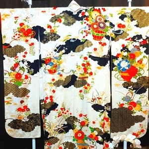 Antique japanese kimono furisode 100% silk floral long sleeves Great condition
